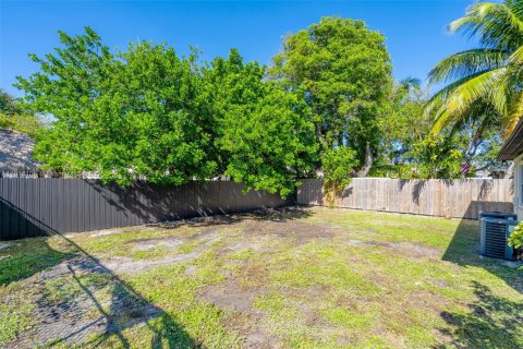 Casa en alquiler en Hallandale Beach, Florida, 2 dormitorios, 156.91 m2 № 1972975 - foto 27