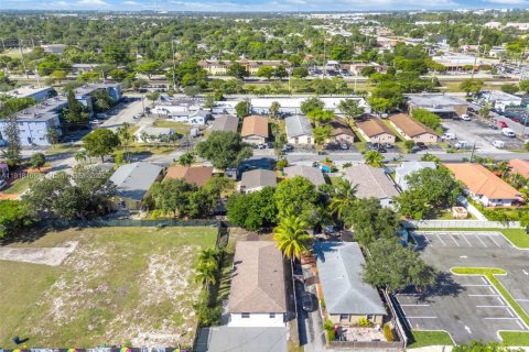 Casa en alquiler en Hallandale Beach, Florida, 2 dormitorios, 156.91 m2 № 1972975 - foto 30