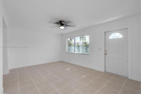Casa en alquiler en Hallandale Beach, Florida, 2 dormitorios, 156.91 m2 № 1972975 - foto 18