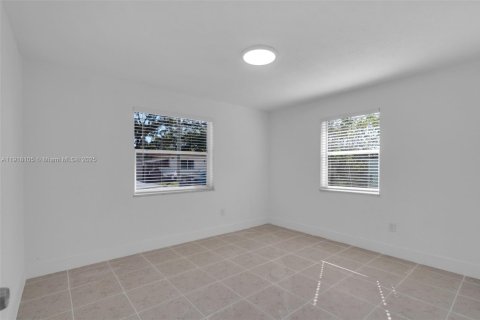 Casa en alquiler en Hallandale Beach, Florida, 2 dormitorios, 156.91 m2 № 1972975 - foto 11
