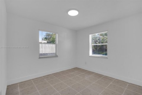 Casa en alquiler en Hallandale Beach, Florida, 2 dormitorios, 156.91 m2 № 1972975 - foto 13