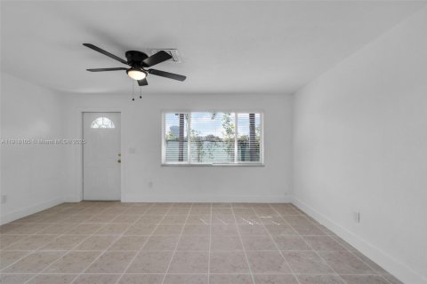 Casa en alquiler en Hallandale Beach, Florida, 2 dormitorios, 156.91 m2 № 1972975 - foto 7