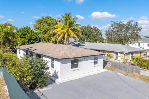 Casa en alquiler en Hallandale Beach, Florida, 2 dormitorios, 156.91 m2 № 1972975 - foto 2