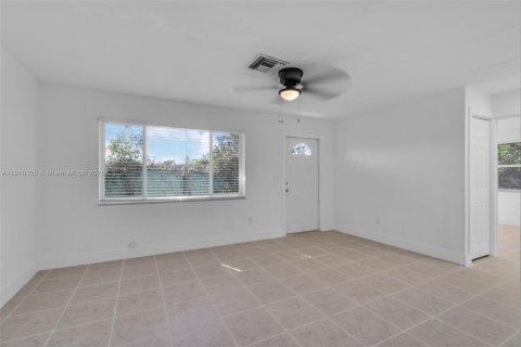Casa en alquiler en Hallandale Beach, Florida, 2 dormitorios, 156.91 m2 № 1972975 - foto 19