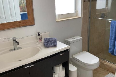 House in Hollywood, Florida 3 bedrooms, 155.98 sq.m. № 1861667 - photo 25