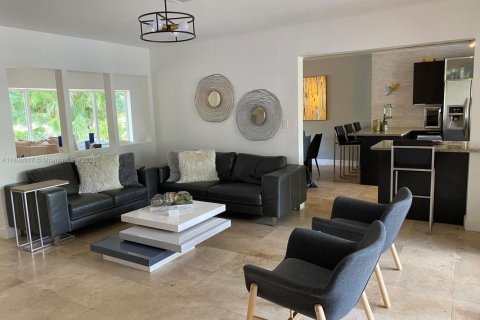 House in Hollywood, Florida 3 bedrooms, 155.98 sq.m. № 1861667 - photo 3