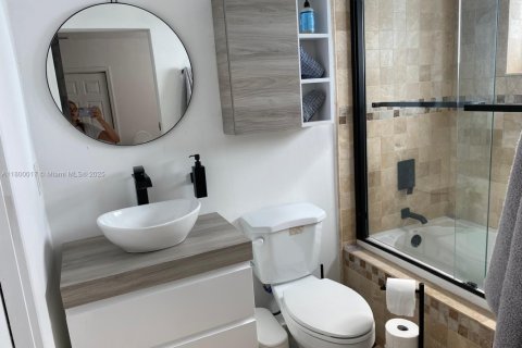 House in Hollywood, Florida 3 bedrooms, 155.98 sq.m. № 1861667 - photo 29