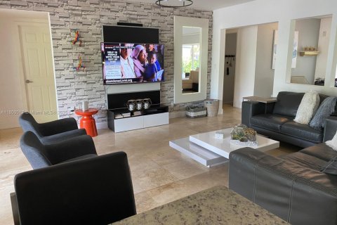 House in Hollywood, Florida 3 bedrooms, 155.98 sq.m. № 1861667 - photo 5
