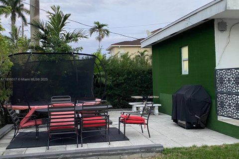 House in Hollywood, Florida 3 bedrooms, 155.98 sq.m. № 1861667 - photo 20
