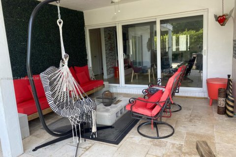 House in Hollywood, Florida 3 bedrooms, 155.98 sq.m. № 1861667 - photo 21