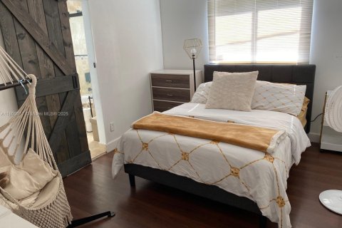 House in Hollywood, Florida 3 bedrooms, 155.98 sq.m. № 1861667 - photo 26