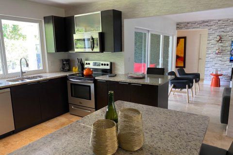 House in Hollywood, Florida 3 bedrooms, 155.98 sq.m. № 1861667 - photo 16