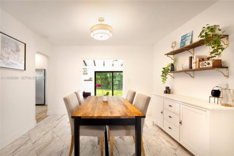 Villa ou maison à vendre à Miami, Floride: 2 chambres, 107.58 m2 № 1997506 - photo 6