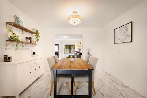 Villa ou maison à vendre à Miami, Floride: 2 chambres, 107.58 m2 № 1997506 - photo 7