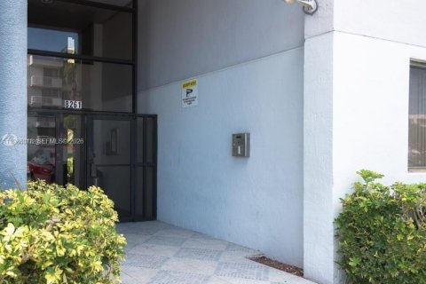 Copropriété à louer à Miami, Floride: 1 chambre, 66.33 m2 № 2047927 - photo 2