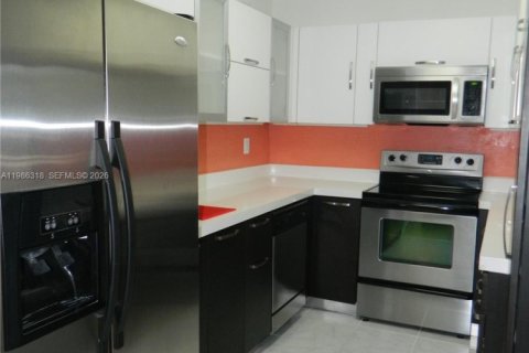 Copropriété à louer à Miami, Floride: 1 chambre, 66.33 m2 № 2047927 - photo 4