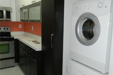 Copropriété à louer à Miami, Floride: 1 chambre, 66.33 m2 № 2047927 - photo 5