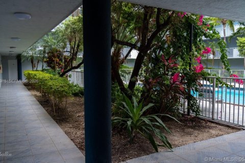 Copropriété à louer à Miami, Floride: 1 chambre, 66.33 m2 № 2047927 - photo 3