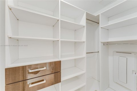 Condominio en venta en Bay Harbor Islands, Florida, 2 dormitorios, 124.58 m2 № 1897755 - foto 9