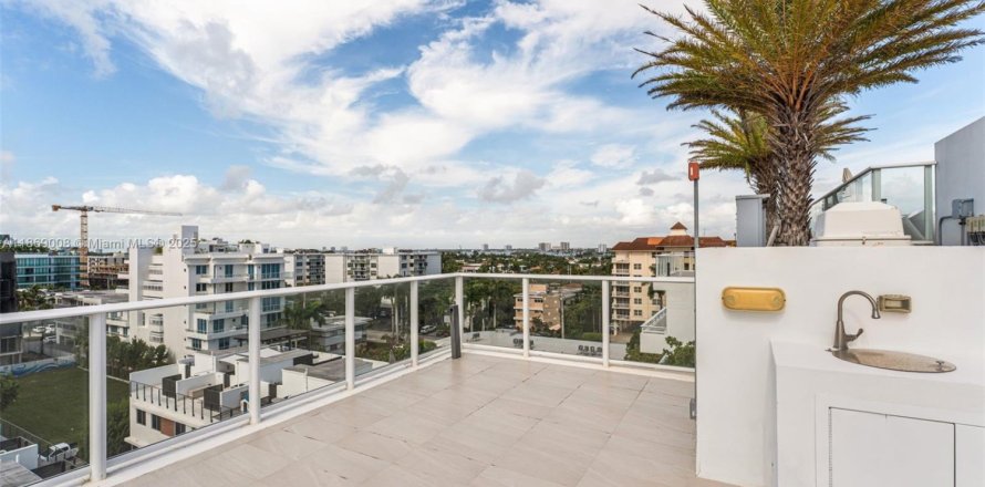 Condominio en Bay Harbor Islands, Florida, 2 dormitorios  № 1897755