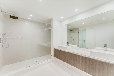 Condominio en venta en Bay Harbor Islands, Florida, 2 dormitorios, 124.58 m2 № 1897755 - foto 7