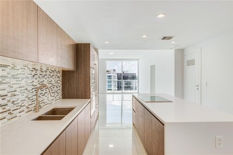 Condominio en venta en Bay Harbor Islands, Florida, 2 dormitorios, 124.58 m2 № 1897755 - foto 4