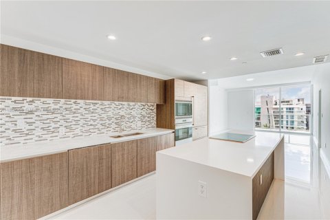 Condominio en venta en Bay Harbor Islands, Florida, 2 dormitorios, 124.58 m2 № 1897755 - foto 26