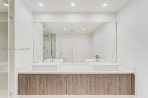 Condominio en venta en Bay Harbor Islands, Florida, 2 dormitorios, 124.58 m2 № 1897755 - foto 8