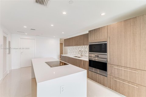 Condominio en venta en Bay Harbor Islands, Florida, 2 dormitorios, 124.58 m2 № 1897755 - foto 5