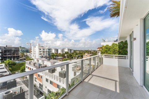 Condominio en venta en Bay Harbor Islands, Florida, 2 dormitorios, 124.58 m2 № 1897755 - foto 2