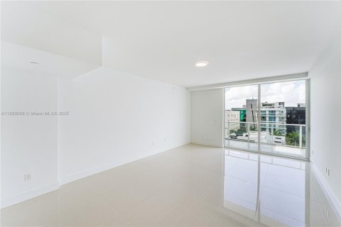 Condominio en venta en Bay Harbor Islands, Florida, 2 dormitorios, 124.58 m2 № 1897755 - foto 3