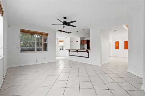Villa ou maison à vendre à Miramar, Floride: 4 chambres, 249.72 m2 № 2024763 - photo 13
