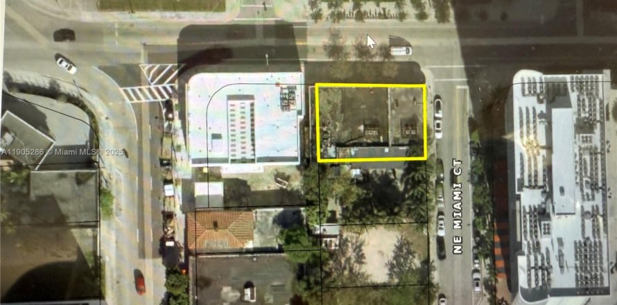Commercial property in Miami, Florida № 2081941
