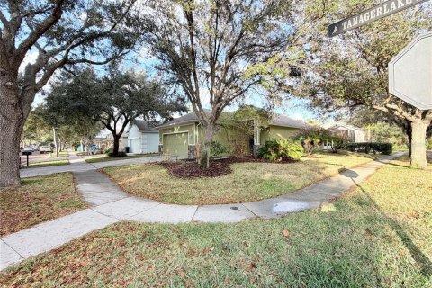House in Fish Hawk, Florida 3 bedrooms, 180.04 sq.m. № 2166142 - photo 3