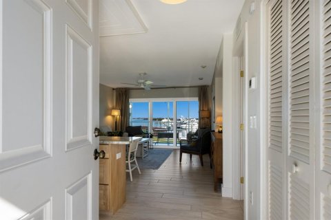 Condominio en venta en Boca Grande, Florida, 1 dormitorio, 63.73 m2 № 1534909 - foto 2