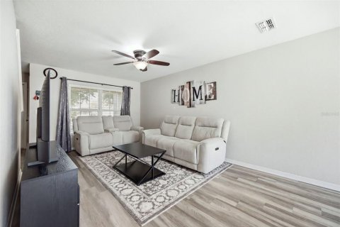 Touwnhouse à louer à Riverview, Floride: 3 chambres, 151.15 m2 № 2384156 - photo 10