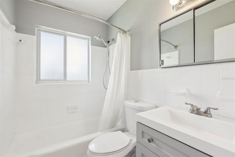 House in Largo, Florida 2 bedrooms, 104.98 sq.m. № 1819027 - photo 21