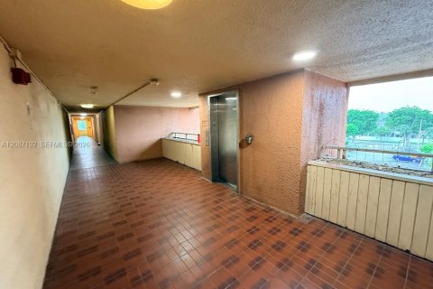 Copropriété à louer à Hialeah, Floride: 1 chambre, 61.32 m2 № 2357254 - photo 11