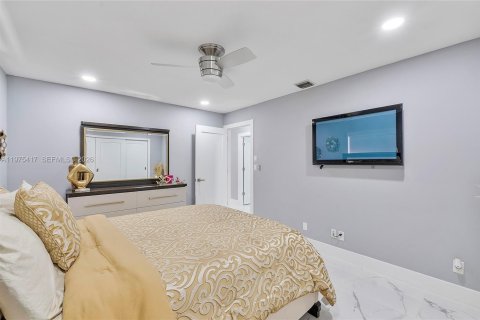 House in Coral Springs, Florida 4 bedrooms, 291.06 sq.m. № 2038447 - photo 24