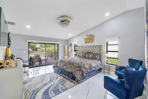 House in Coral Springs, Florida 4 bedrooms, 291.06 sq.m. № 2038447 - photo 19