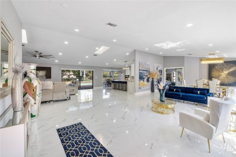 House in Coral Springs, Florida 4 bedrooms, 291.06 sq.m. № 2038447 - photo 18