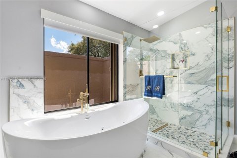 House in Coral Springs, Florida 4 bedrooms, 291.06 sq.m. № 2038447 - photo 16