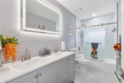 House in Coral Springs, Florida 4 bedrooms, 291.06 sq.m. № 2038447 - photo 25