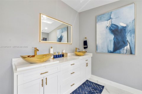 House in Coral Springs, Florida 4 bedrooms, 291.06 sq.m. № 2038447 - photo 23