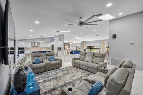 House in Coral Springs, Florida 4 bedrooms, 291.06 sq.m. № 2038447 - photo 5