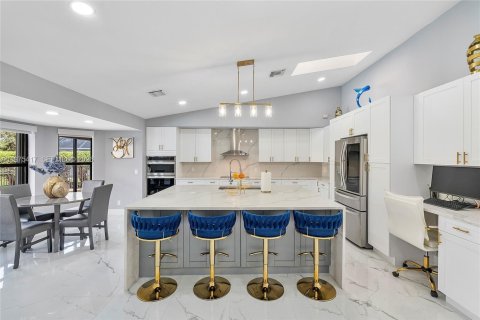 Дом в Корал-Спрингс, Флорида 4 спальни, 291.06м2 № 2038447