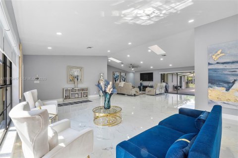 House in Coral Springs, Florida 4 bedrooms, 291.06 sq.m. № 2038447 - photo 3