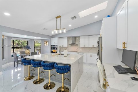 House in Coral Springs, Florida 4 bedrooms, 291.06 sq.m. № 2038447 - photo 4