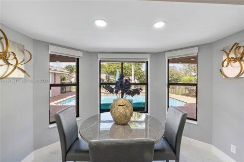 House in Coral Springs, Florida 4 bedrooms, 291.06 sq.m. № 2038447 - photo 6