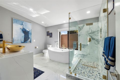 House in Coral Springs, Florida 4 bedrooms, 291.06 sq.m. № 2038447 - photo 22